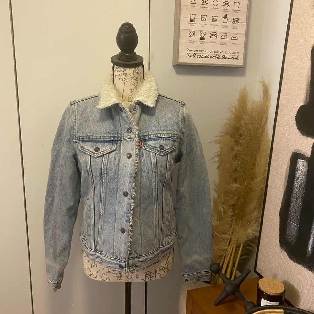 Levi’s Sherpa lined trucker denim jacket